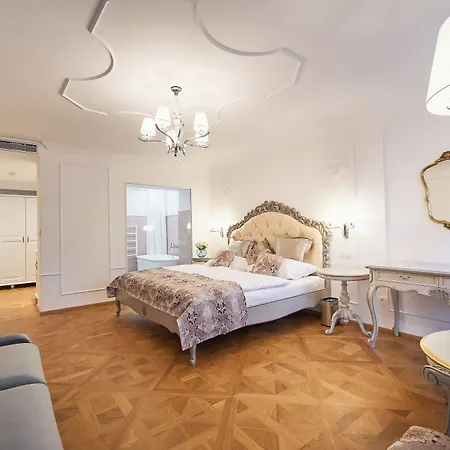 Beerland Chateaux - U Zlate Hrusky / At Golden Pear 4*