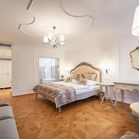 Bed & Breakfast Beerland Chateaux - U Zlate Hrusky / At Golden Pear *