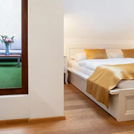Bed & Breakfast Beerland Chateaux - U Zlate Hrusky / At Golden Pear *