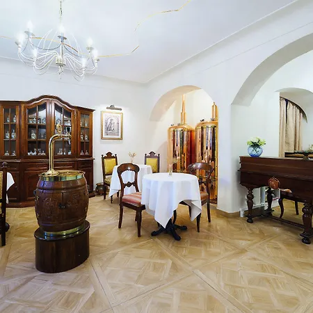Panzió Beerland Chateaux - U Zlate Hrusky / At Golden Pear 4*