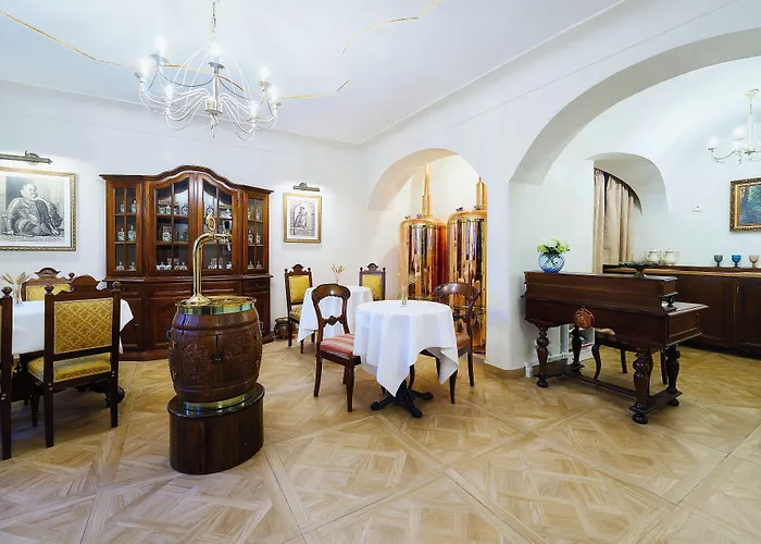 Couette-café Beerland Chateaux – U Zlaté Hrušky / At Golden Pear 4*