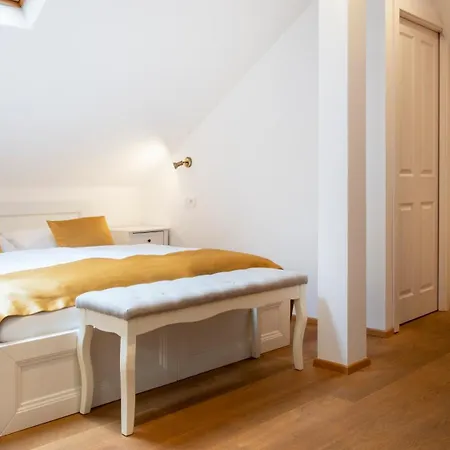 Beerland Chateaux - U Zlate Hrusky / At Golden Pear Bed & Breakfast Praha